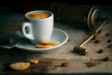 غذاهایی که باعث بیخوابی میشود کدامند؟ راهنمایی برای خواب بهتر