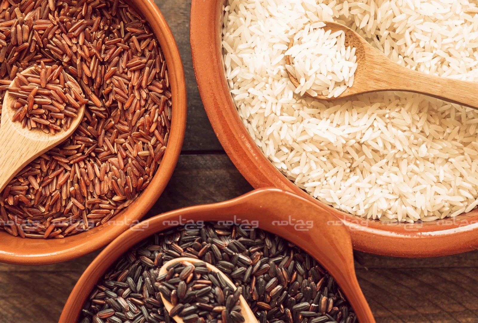 تفاوت برنج قهوه‌ای و سفید: کدام برای سلامتی بهتر است؟