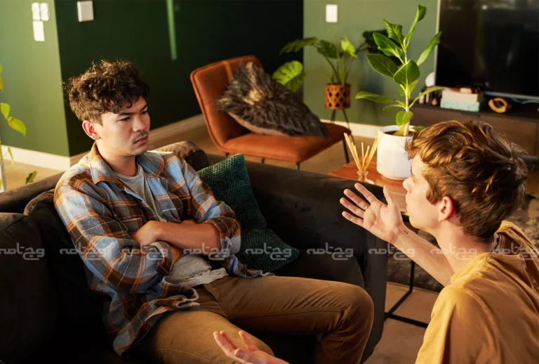 ارتباطات درون‌گرا و برون‌گرا؛ درک تفاوت‌ها و تأثیرات بر روابط انسانی