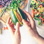 راهنمای کامل رژیم گیاهخواری برای تازه‌کارها | شروع اصولی و سالم